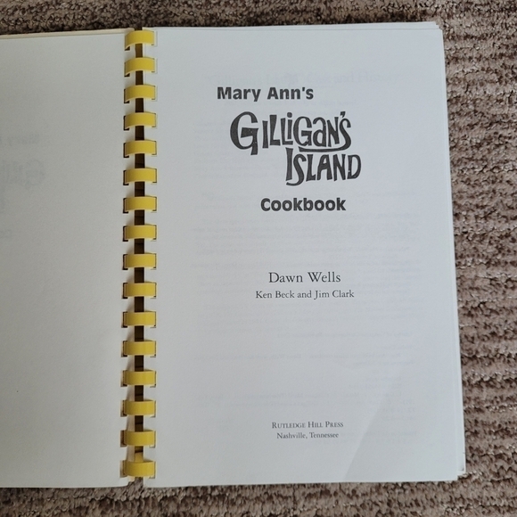 MARY ANN'S GILLIGAN'S ISLAND COOKBOOK by DAWN WELLS 1993 - Picture 3 of 15